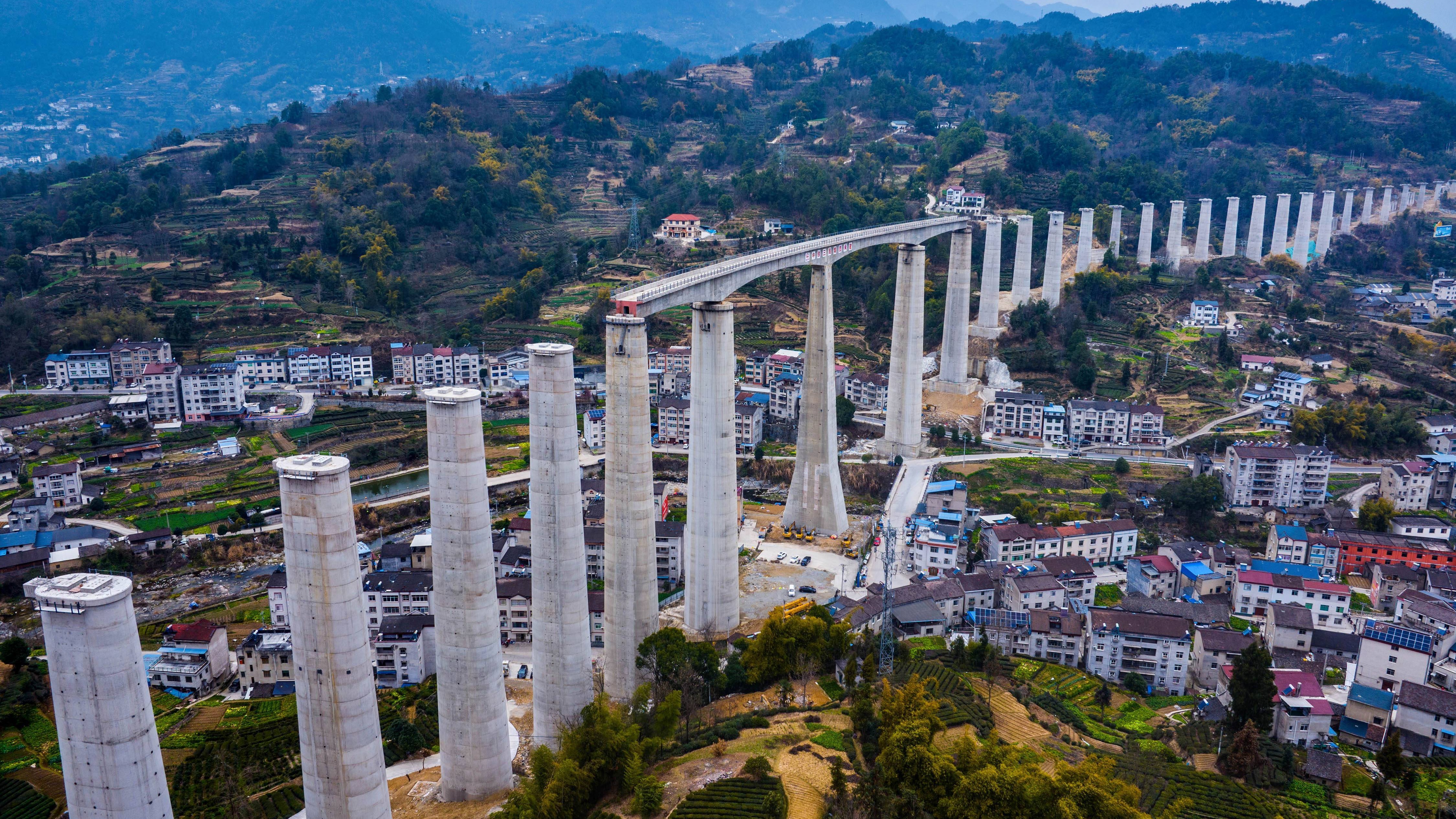 三峽樞紐茅坪港疏港鐵路建設忙