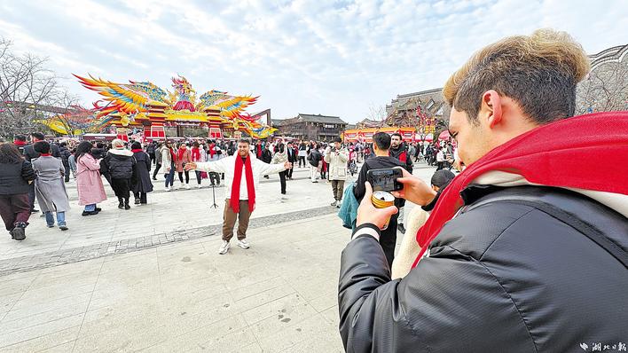 30余國友人在鄂歡度中國年