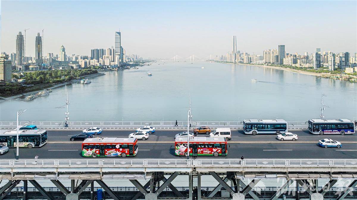 一票单日无限次乘坐 武汉文旅城市环游巴士开通