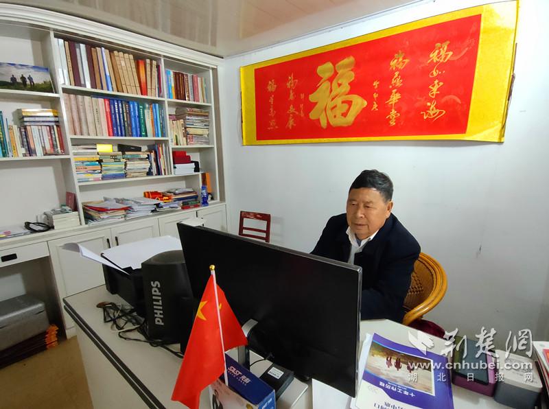 张必斗制作视频    李馨摄.jpg