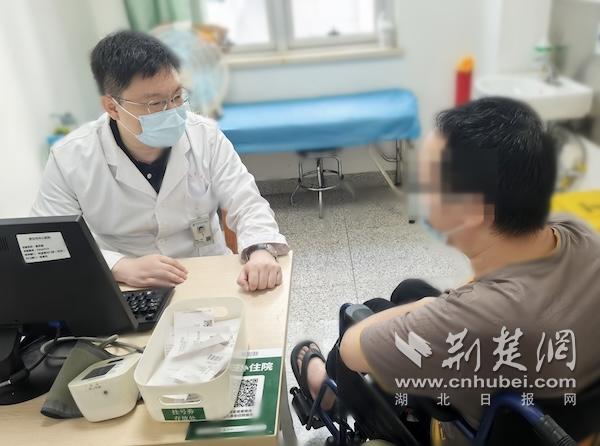 一旦痛风攻击，就得到止痛药。一个36岁的男子“