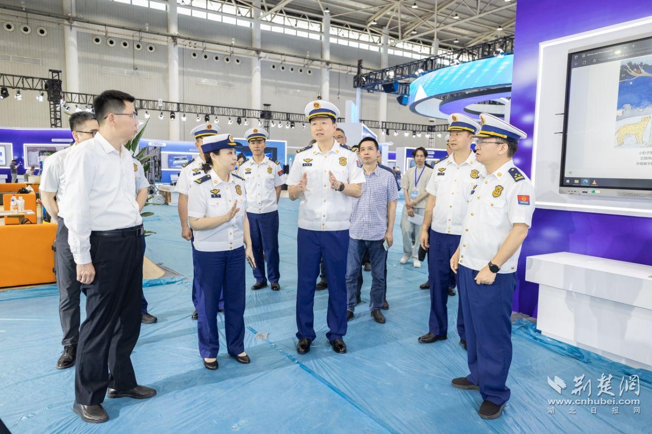 护航数字教育大会，湖北消防发动场馆安全体检