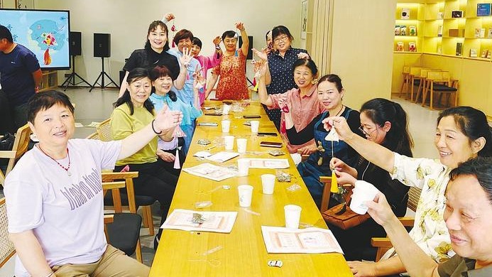 家門口“老幼共托”能推廣嗎