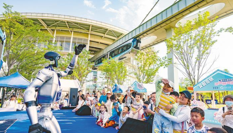 光谷空轨单日客流量连破2万人次