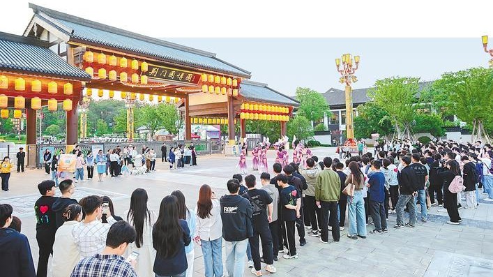 300余名河北高校学子乘“引才专列”赴荆门