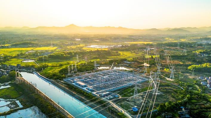 鐵塔林立助力支點建設