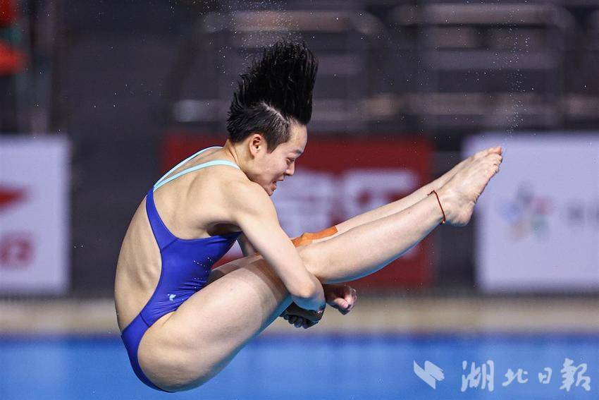 女子三米板決賽 陳藝文392.70分奪冠