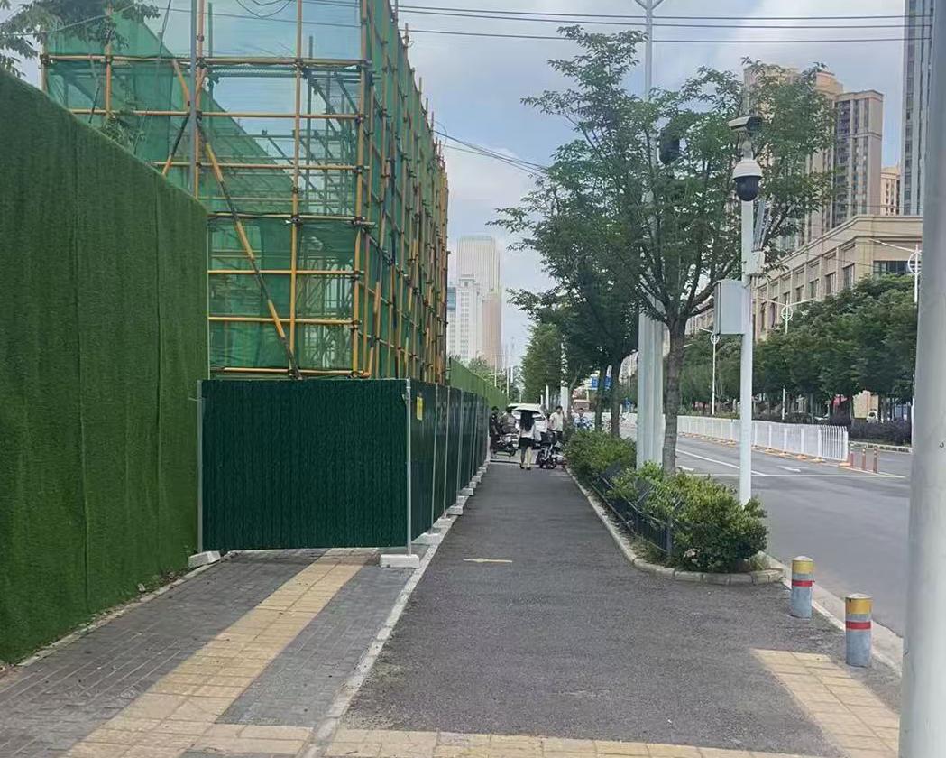 施工結(jié)束后 督促盡快拆除圍擋