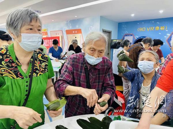 粽香伴童趣！五福社区“童趣端午”双节同庆乐融融