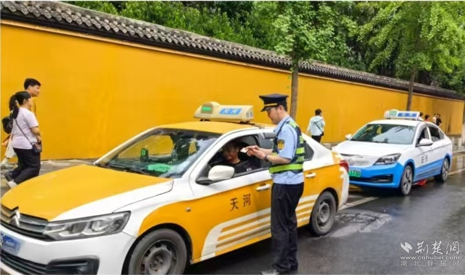 武汉交通执法多线攻击编织着密集的安全旅行网