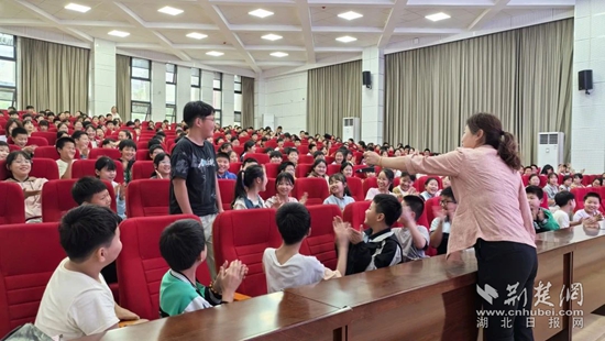 扬敏县人民法院发起了一系列活动，以促进校园