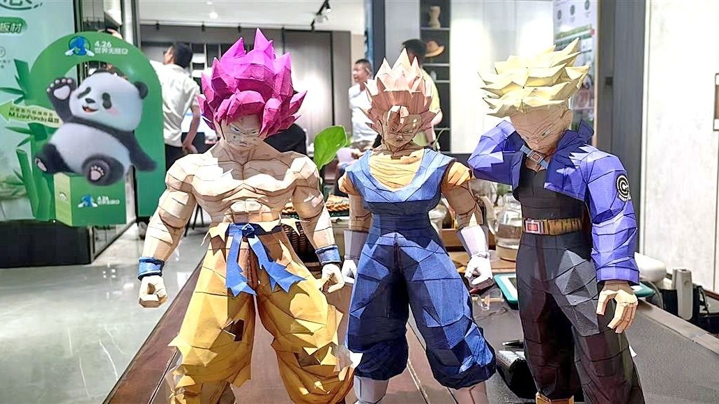 鄂州小伙15年制作300余件纸模型