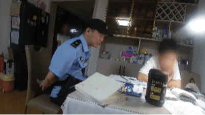“00”后学霸民警秒变“家教”
