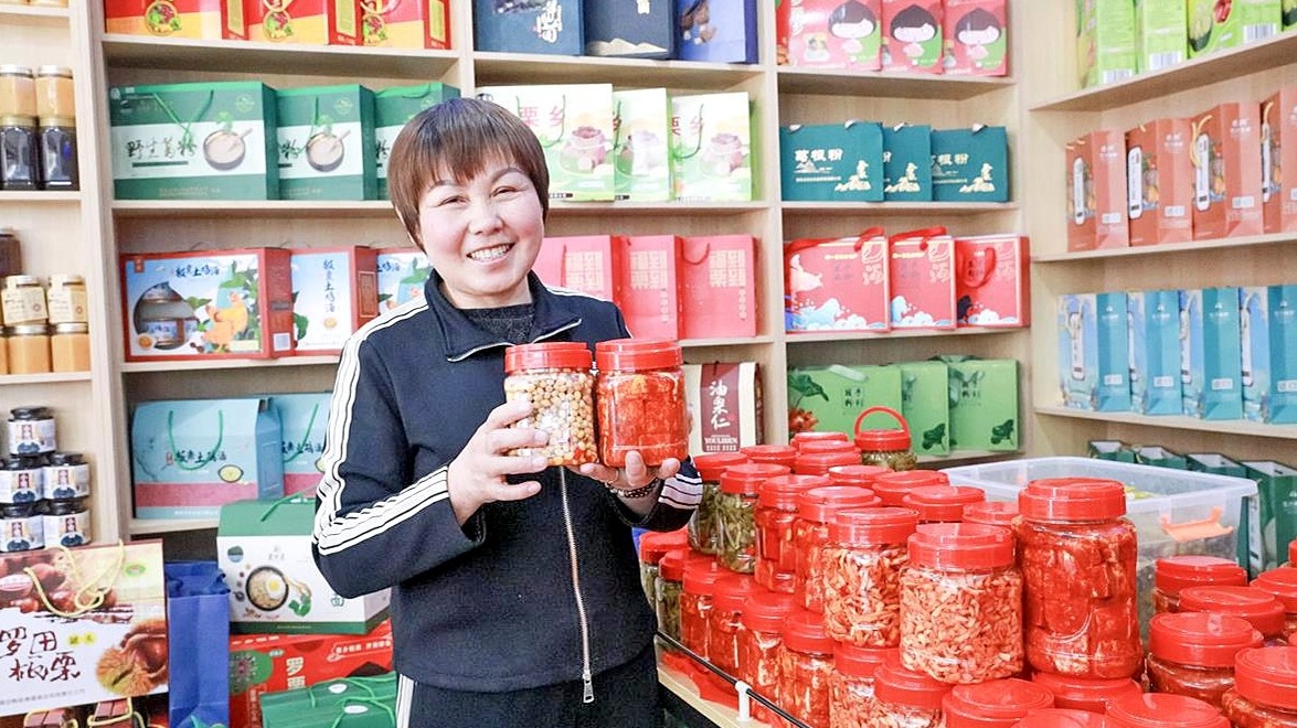她把大别山特产卖到了美国等十几个国家和地区