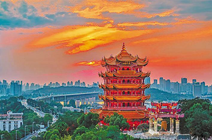 晚霞中的黃鶴樓迎來重建開放40周年