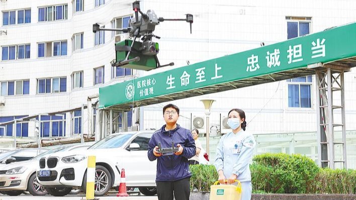 襄阳无人机转运医疗标本首飞告捷