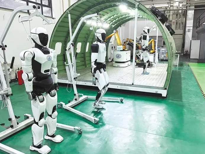 “荊楚”人形機(jī)器人正式成為武昌“居民”