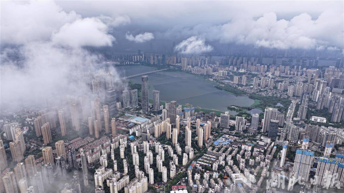 武漢降雨暫歇 城市邂逅“超清視界”