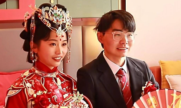 恭喜！这对“猪倌”情侣结婚了，粉丝近百万……
