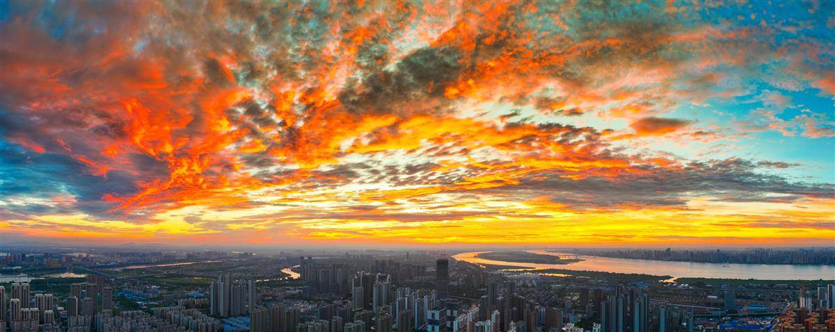 今天早上的武漢上空，你拍到了嗎？
