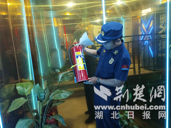 夏夜“防火墙”再晋级 荆门消防双线夜查筑牢夏日安全网