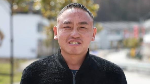 黄九洲：四进火海好男儿 英勇救人真豪杰