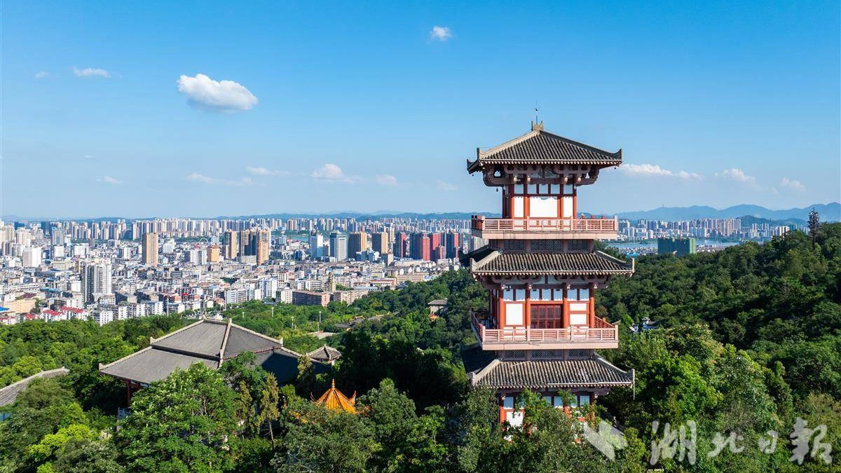 西山之巅瞰“古武昌”新天际线