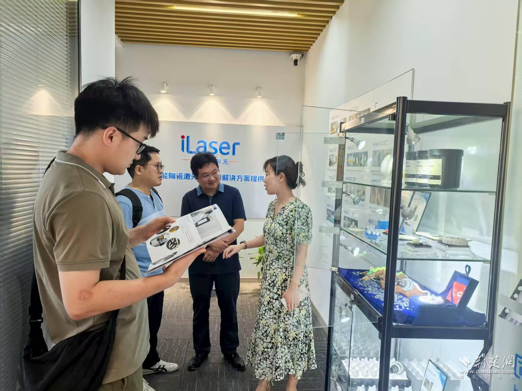 男性本地政府正在共同努力寻求发展。中国地球