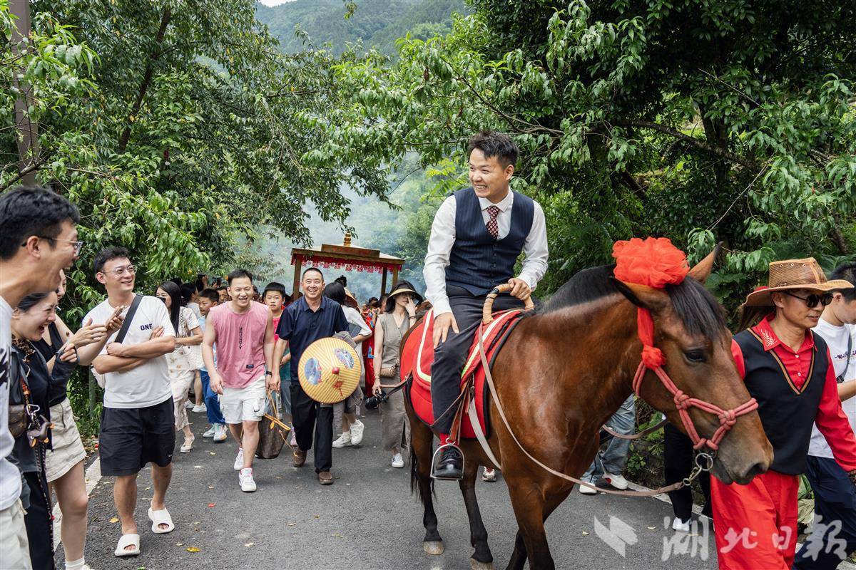 回乡创业大学生的土家传统婚礼