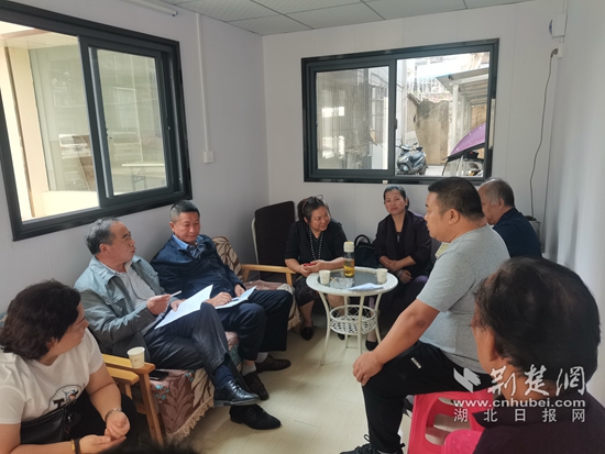 社区书记带领小区业委会成员事宜治理.jpg
