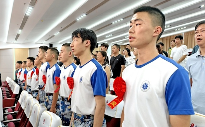 華師一附中18名學(xué)子攜手入列空軍