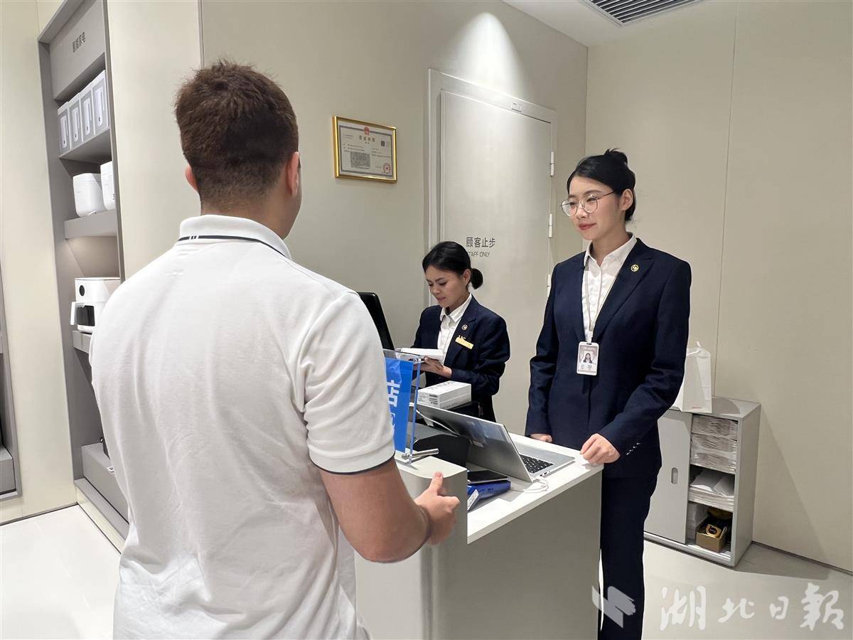 凌晨，这里开出湖北离境退税第一单！