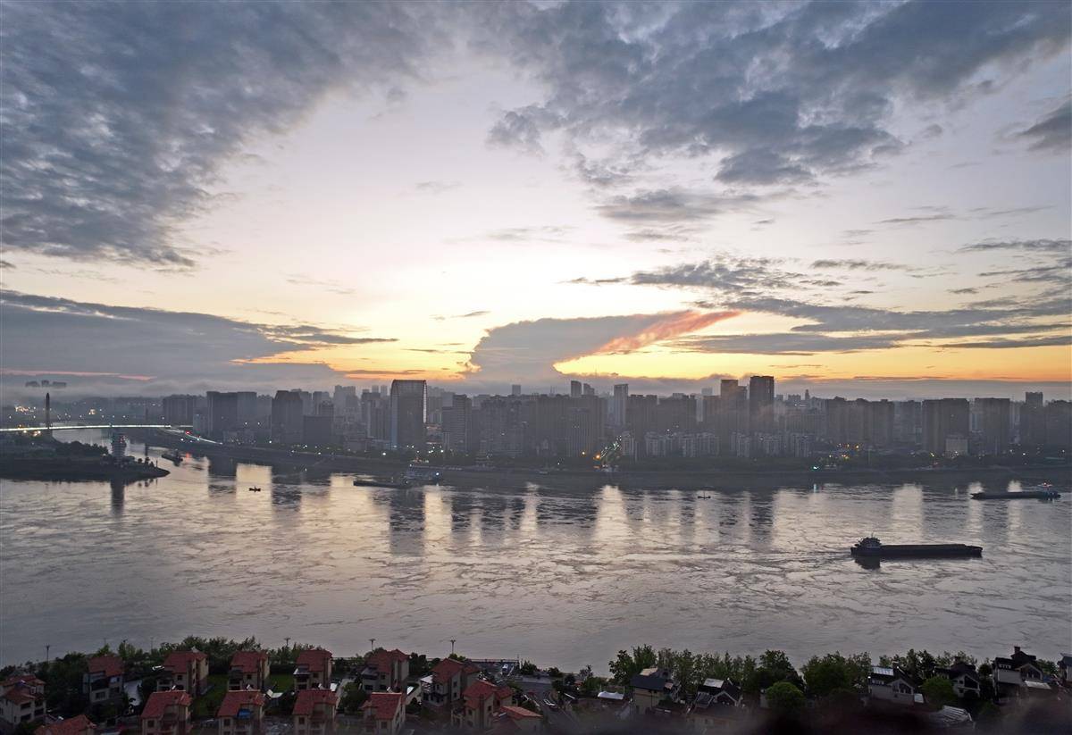 雨霽天晴 霧漫金江 宜昌晨景如畫(huà)