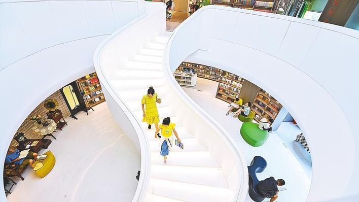暑期泡书店    纳凉又“充电”