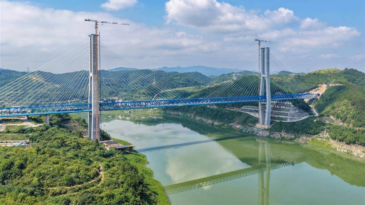 為護(hù)水源地 西十高鐵漢江特大橋“逼”出世界之最