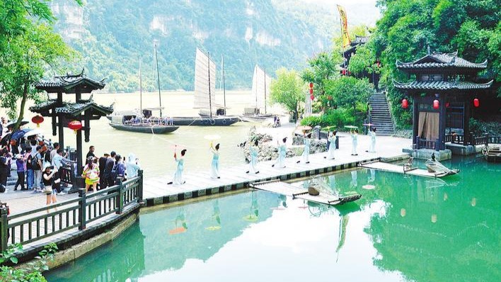 “两坝一峡”旅游持续升温