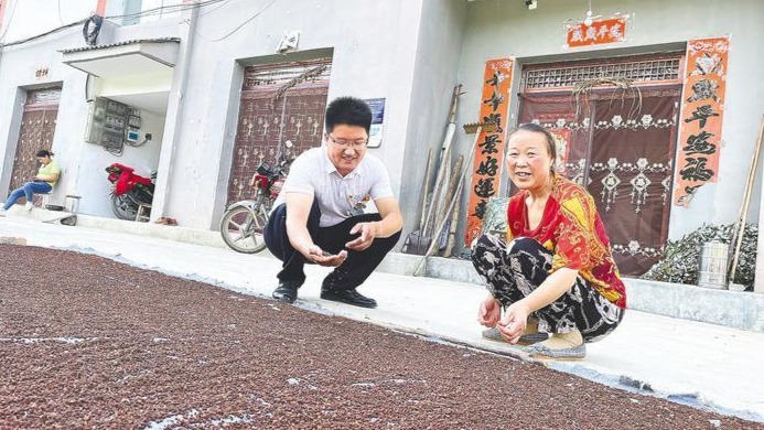 “五味子書記”：帶領(lǐng)鄉(xiāng)親在家門口掙到錢
