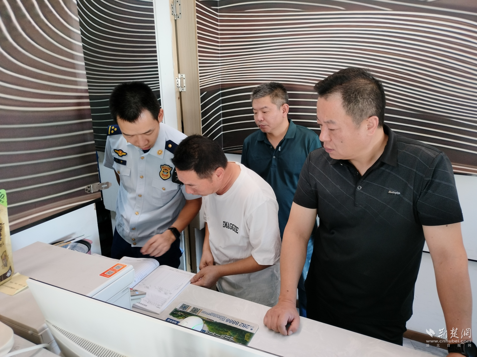 洪湖市多部门联动开展商贸领域建筑保温材料专项排查