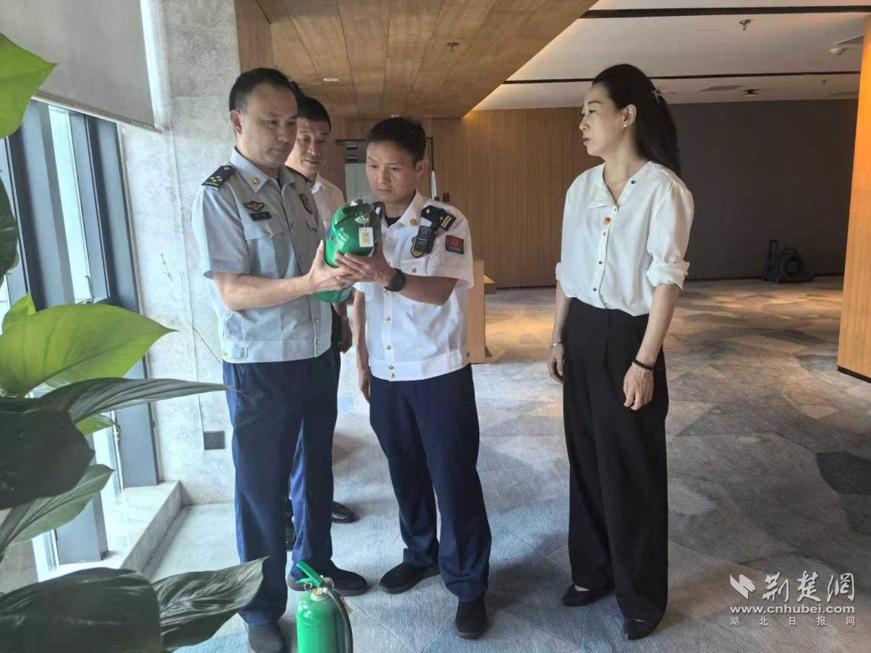 Jingzhou地区消防旅进行了对消防产品的特别检查