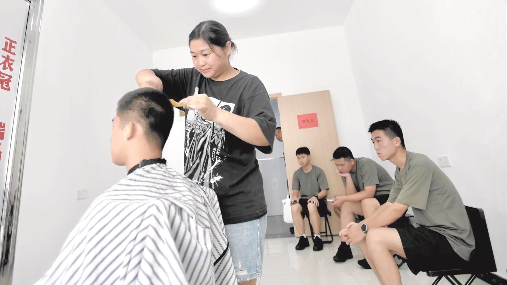 入學(xué)第一天，軍校生活從“頭”開始