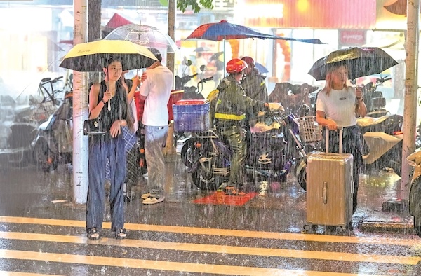 大雨驅(qū)散暑熱 江城涼快點(diǎn)了