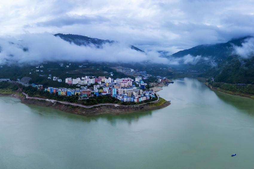 在巴東邂逅巫峽雨后仙境