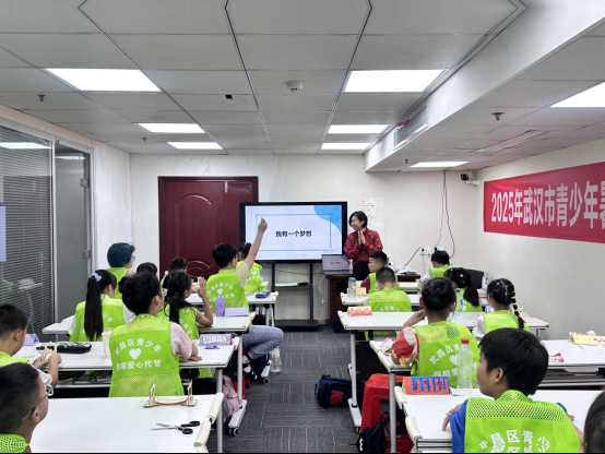 为了保护增长“一所学校覆盖一条街”，Wuchang公