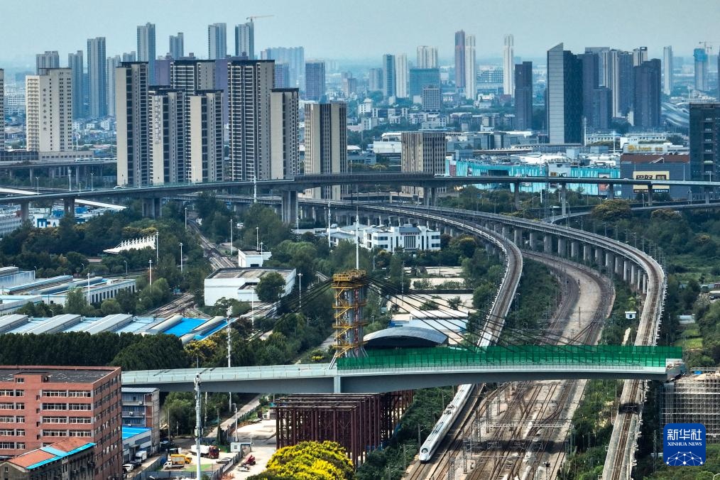 武漢古田一路北段工程跨鐵路立交橋轉(zhuǎn)體