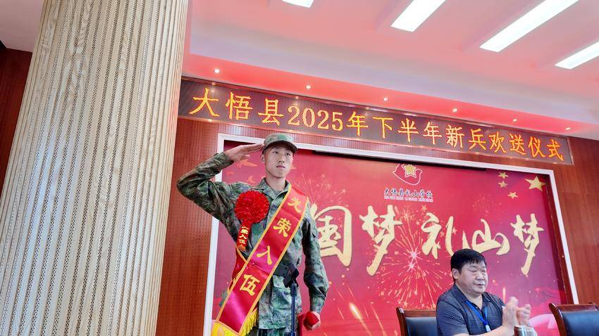 59名新兵赶到热军营