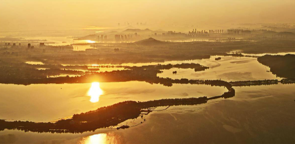 東湖日出 湖山如畫