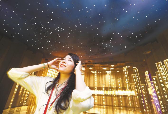戴耳机听楚简 千年文物“活”了