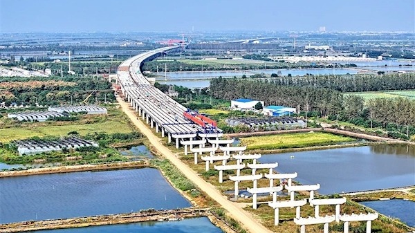 武汉六环线“巨龙”现雏形