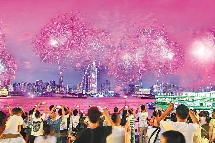 共鑒長(zhǎng)江風(fēng)雅頌 如畫江山總待君