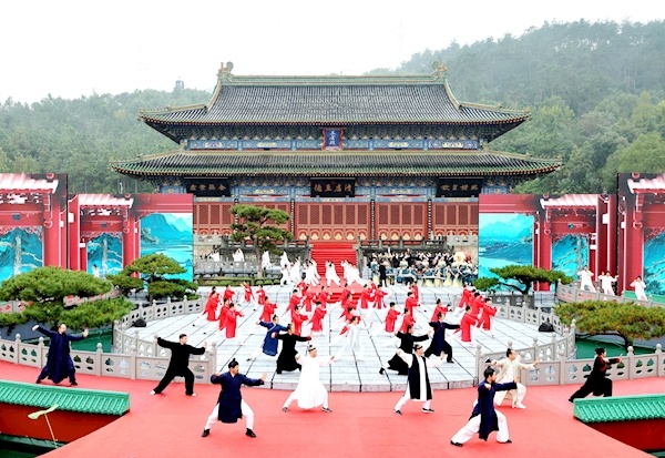 齊聚武當(dāng)切磋太極